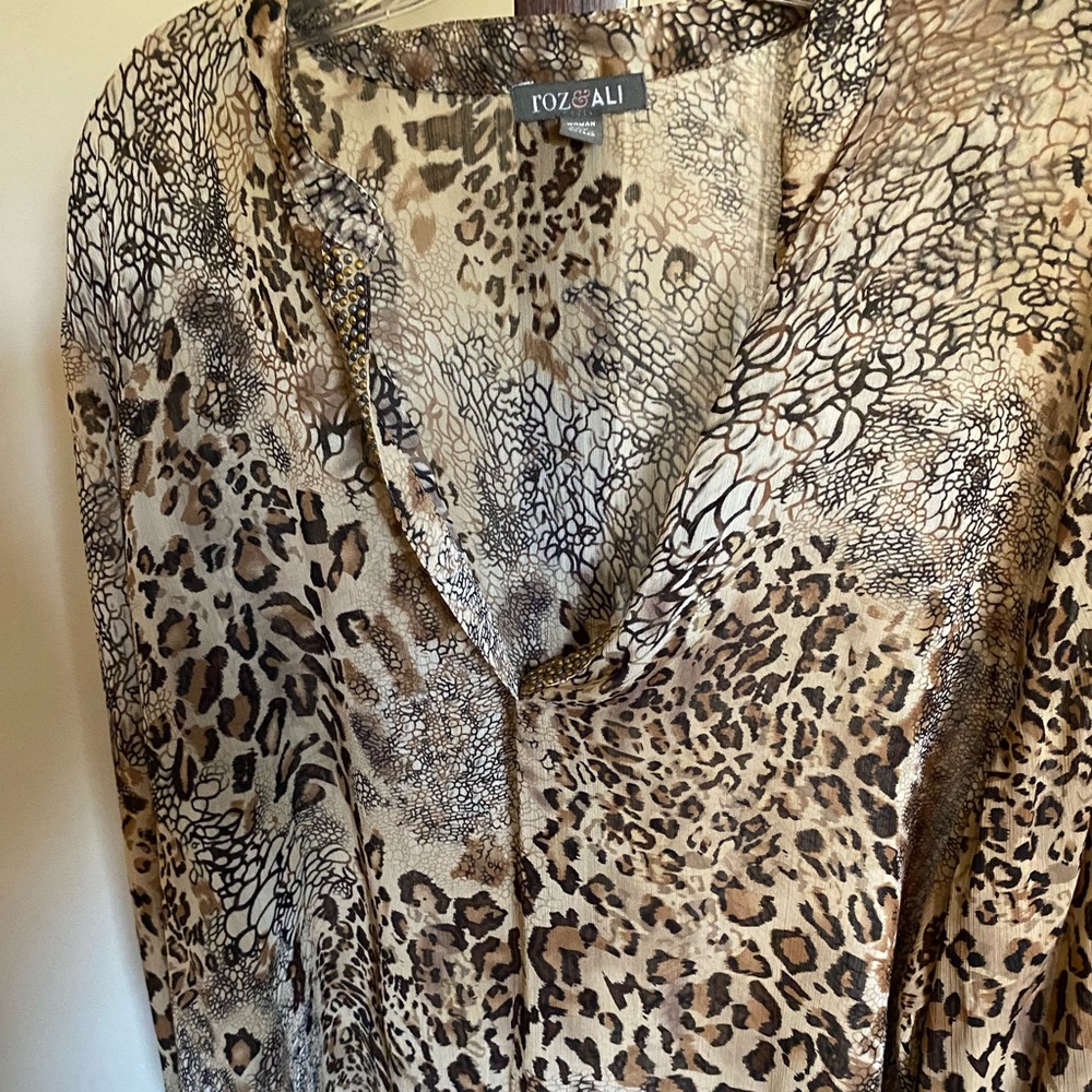 Roz & Ali sheer lightweight animal print blouse size 2X